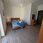Your Sunny Escape, Two Bedroom Apartament Qala