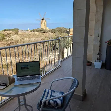 Your Sunny Escape, Two Bedroom Lägenhet