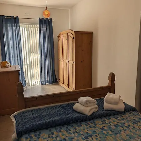 Your Sunny Escape, Two Bedroom * Qala