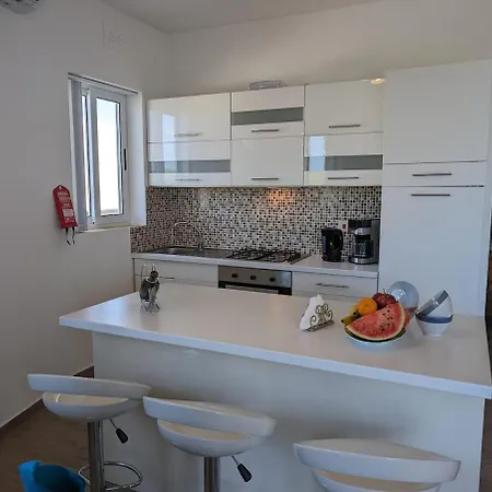 דירה Your Sunny Escape, Two Bedroom