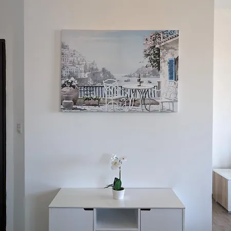 Lägenhet Your Sunny Escape, Two Bedroom Qala