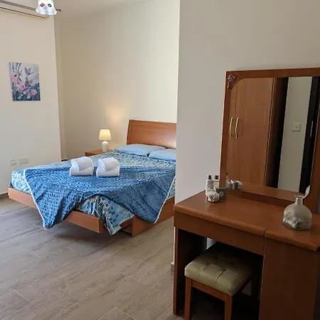 Your Sunny Escape, Two Bedroom Appartement Qala