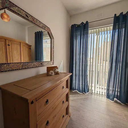 Your Sunny Escape, Two Bedroom Appartement Qala