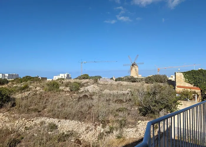 Your Sunny Escape, Two Bedroom * Qala