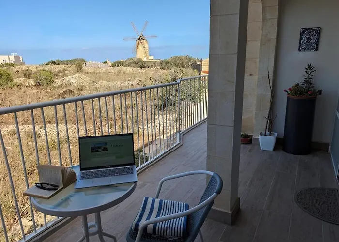 Your Sunny Escape, Two Bedroom Lejlighed