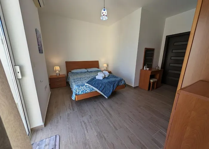 Your Sunny Escape, Two Bedroom Lejlighed Qala