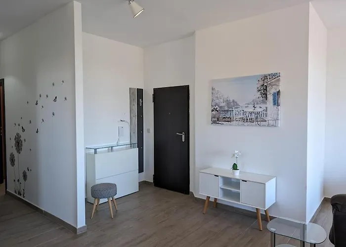 Your Sunny Escape, Two Bedroom Lejlighed Qala