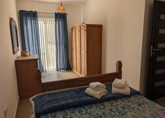Your Sunny Escape, Two Bedroom * Qala