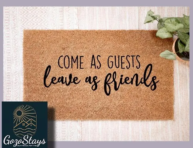 Your Sunny Escape, Two Bedroom Lejlighed