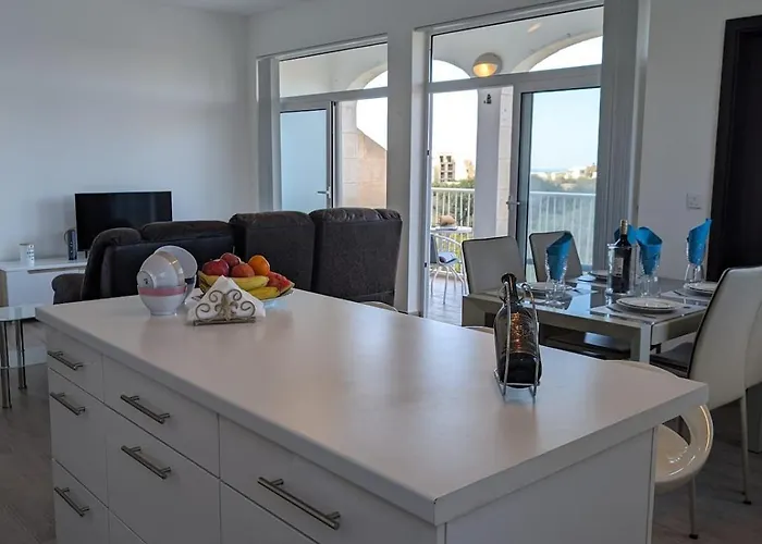 Lejlighed Your Sunny Escape, Two Bedroom Qala